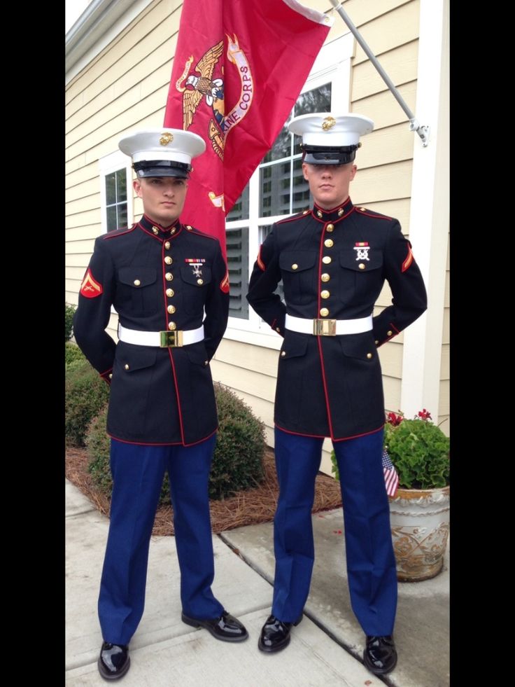 Marine Dress Blues Uniform, Us Marines Uniform, Marines Dress Blues, Usmc Dress Blues, Usmc Uniforms, Marine Corps Uniforms, Marines Uniform, Marine Dress, Military Dress Uniform