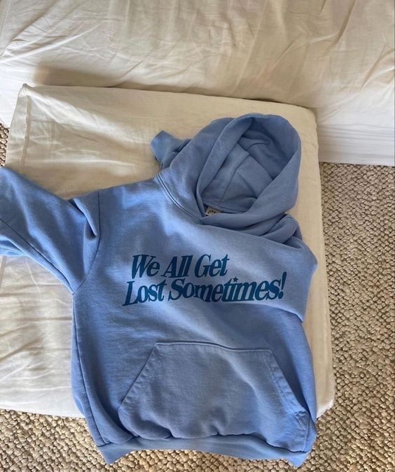 Blue sweatshirt Easy 30 day return policy Shirt Design Inspiration, Zoe Kravitz, Neue Outfits, Blue Sweatshirt, Dream Clothes, Hoodie Design, Comfy Outfits, Cute Casual Outfits, Fitness Inspo