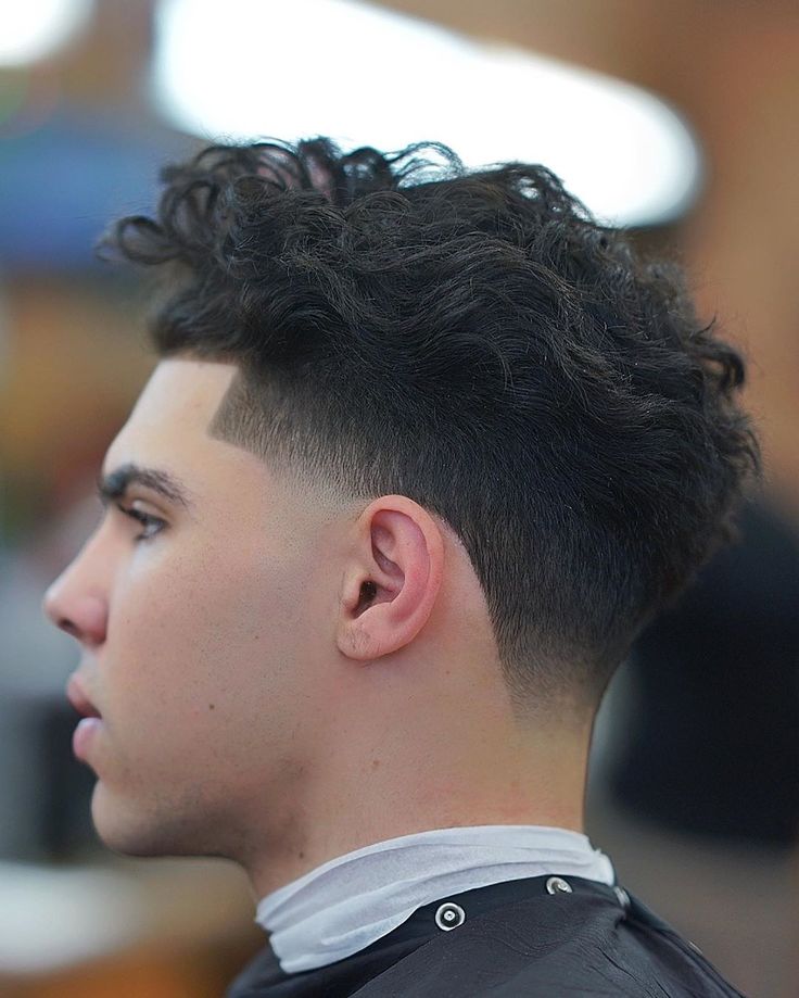 High taper fade with curls #menshair #menshairstyles #menshaircuts #fade #taperfade  #taperfadehaircuts #taperfades #taper #tapers #fades #coolmenshair  #besthaircutsformen #hightaperfade #hightaper #curlytaperfade Taper Fade Long Hair, High Taper Fade, Mid Fade Haircut, Taper Fade Curly Hair, Low Taper Fade Haircut, Fade Haircut Styles, Low Taper Fade, High Fade Haircut, Drop Fade Haircut