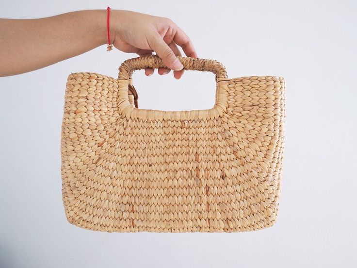 "Straw Bag for Casual Day Shopping and Travel. They made of Water Hyacinth bag. Great for gift to extra or your friend. (We disinfected the bag and ensure they ultra clean) Detail : 1 top closure zipper 1 interior zipper pocket MEASUREMENT : ♥ Size Small Thickness 4\" (inches) x Width 11\" (inches) x Height 7.5\" (inches) ♥ Size Medium Thickness 4\" (inches) x Width 12\" (inches) x Height 9\" (inches) SHIPPING: We will be SHIPPED via THAI AIRMAIL and had TRACKING No. and Delivery Time 14 - 28 da Straw Sandals, Resort Outfits, Raffia Shoes, Pom Pom Sandals, Straw Basket, Wicker Bags, Straw Handbags, Wedding Welcome Bags, Straw Bags