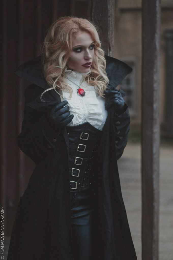 styling, mood Casual Vampire Outfits, Vampire Outfit Aesthetic, Fete Emo, Vampire Outfit, Vampire Fashion, Vampire Dress, Vampire Costumes, Victorian Vampire, Vampire Clothes