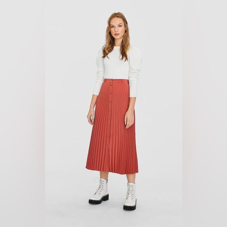 Stradivarius Pleated Skirt Trendy Pleated Maxi Skirt, Jean Midi Skirt, Long Midi Skirt, Pink Midi Skirt, Lightweight Skirt, Leather Pleated Skirt, Outfit Primavera, Button Up Skirts, Pleated Maxi Skirt