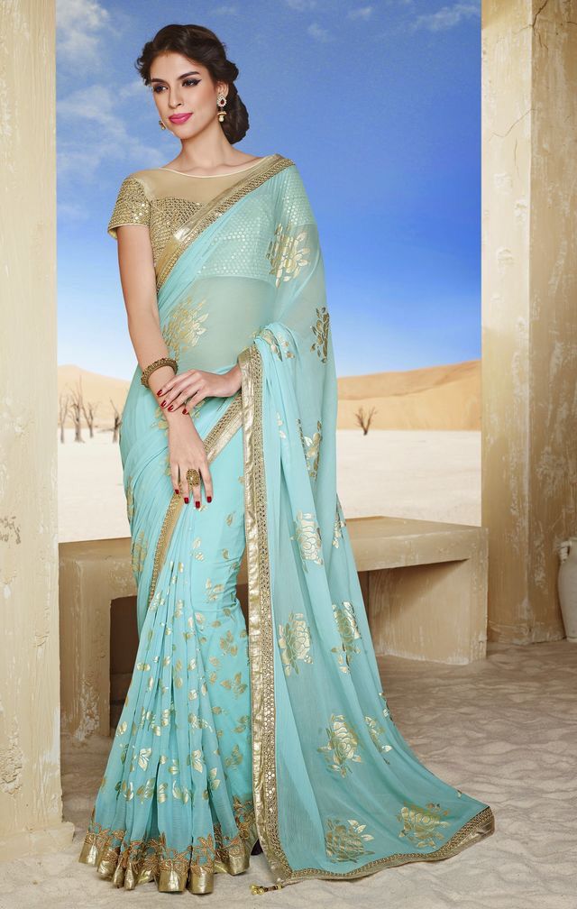 Light blue sari with golden work Orang India, Latest Indian Saree, Latest Designer Sarees, Party Sarees, Indian Sarees Online, Ghagra Choli, Utsav Fashion, Party Kleidung, Blue Saree