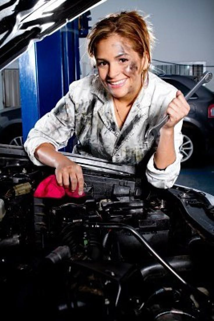 Mechanic senior picture ideas. Grease monkey senior pictures. #mechanicseniorpictures Mustang Humor, Girl Mechanic, Lab Humor, Woman Mechanic, Girl Mechanics, Lab Week, Grease Monkey, Mechanic Shop, Car Memes