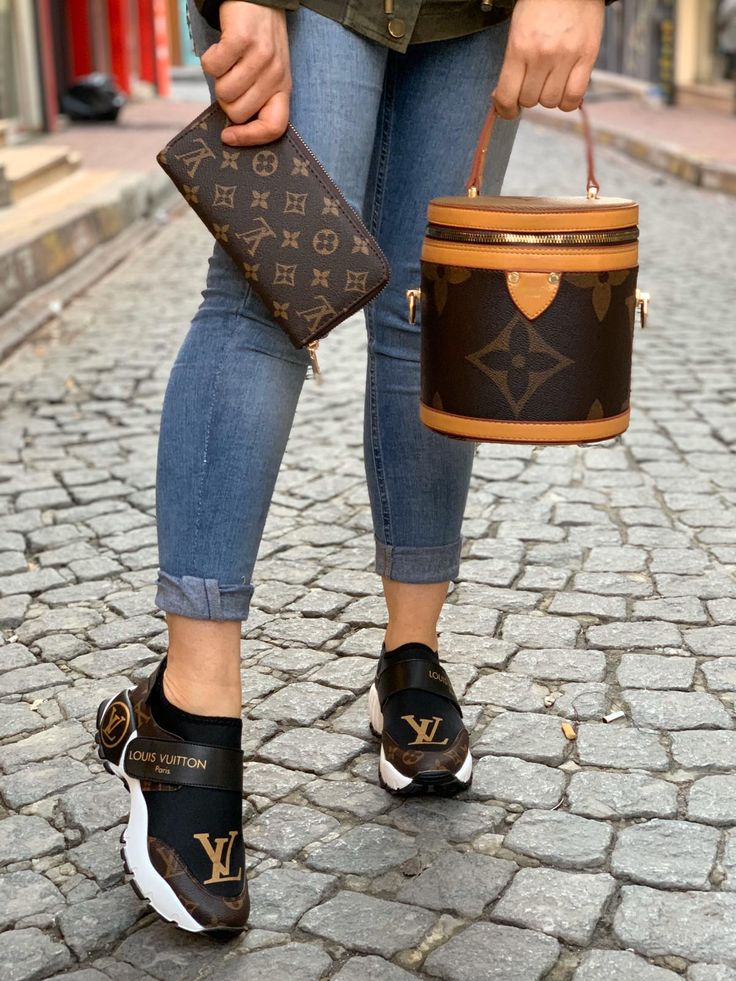 Gucci classics – Sanyu Collections Botas Louis Vuitton, Gucci Sneakers Outfit, Louis Vuitton Set, Louis Vuitton Clothes, Louis Vuitton Sneaker, Gucci Handbags Outlet, Louis Vuitton Shoes Sneakers, Louis Vuitton Dress, Louis Vuitton Handbags Outlet