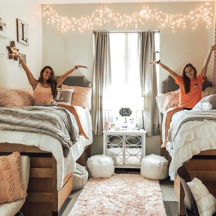 time to start your dorm inspo folder on insta 💭 May 2 will come before ya know it! Dorm Room Lights, College Bedroom Decor, College Bedroom, Dorm Organization, Cool Dorm Rooms, College Dorm Room Decor, Dorm Room Designs, Dorm Room Ideas, Girls Dorm Room