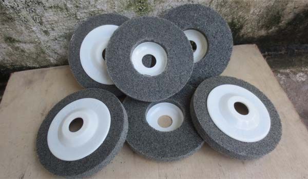 five grinding wheels are stacked on top of each other