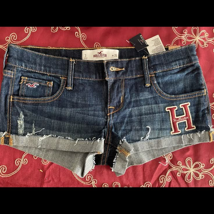 Hollister Jean Shorts Women’s Size 3 New With Tag Hollister Outfits Aesthetic, Old Hollister, Mha Script, Y2k Board, 2000s Hollister, Inner Monster, Hollister Clothes, Jean Shorts Women, Hollister Jean Shorts