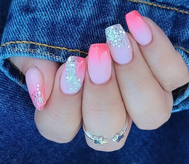 Pink Nails One Glitter, Pink Glitter Nail Ideas, Glitter Pink Nails, Pink Nails Glitter, Glitter Nail Ideas, Pink Sparkle Nails, Pink Glitter Nail, Feather Nails, Baby Pink Nails