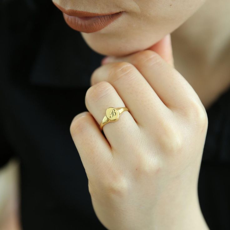 💍 💍 💍 💍 💍 This beautiful ring is handmade using pure 925 sterling silver and with your personalized initial, word, or characters. A stylish, unique accessory that makes a great gift to show somebody (or yourself, because you matter ♥) that you're thinking of them. Perfect for graduations, wedding events, holidays, Mothers' day, and birthdays. Colors: Silver Gold Rose Gold Other styles are available in our shop at https://www.etsy.com/shop/SilverbySelene. Please contact us if you have any questions or requests/ideas for our shop, we'd love to hear from you! Birthday Gift Letter, Gift Letter, Class Rings, Signature Rings, Letter Ring, Letter Gifts, Personalized Ring, Birthday Ring, Initial Ring