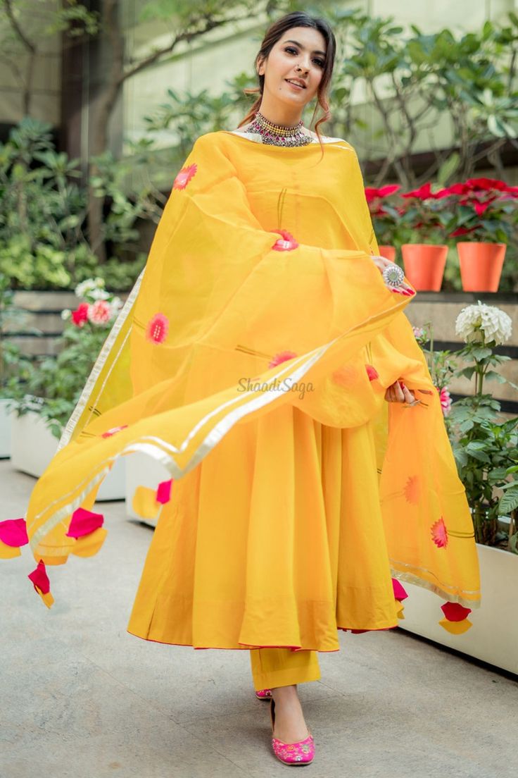 Confused, what to wear for your Haldi ? Head to our blog for outfit ideas under budget. Click on the link attached below  #indianwedding #shaadisaga #intimatewedding #bridalfashion #indianweddinginspiration #haldiceremony #haldioutfitideas #weddingoutfitonbudget भारतीय दुल्हन संबंधी, Orang India, डिजाइनर कपड़े, Haldi Dress, Haldi Outfits, Indian Designer Suits, Gaun Fashion, Kurti Set, Pakistani Dresses Casual