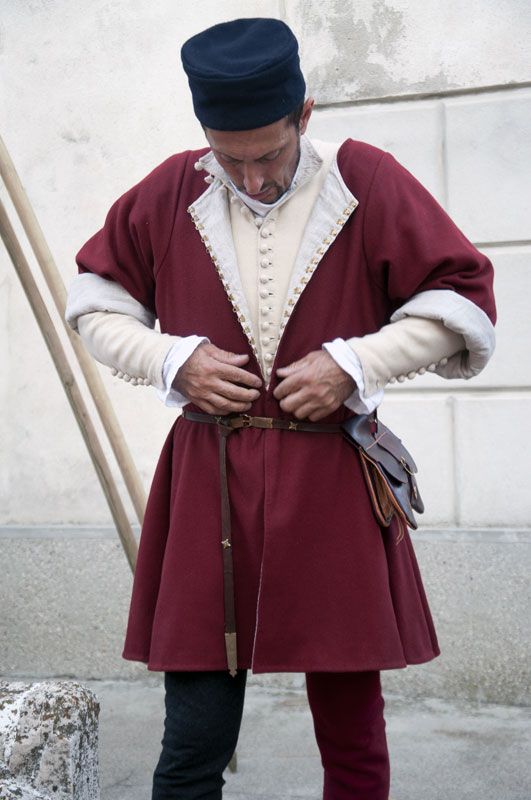 front, Italian houppelande 1300s Fashion, Medieval Italy, 15th Century Fashion, 15th Century Clothing, Mens Garb, Italian Mens Fashion, Italy Men, Medieval Garb, Medieval Clothes