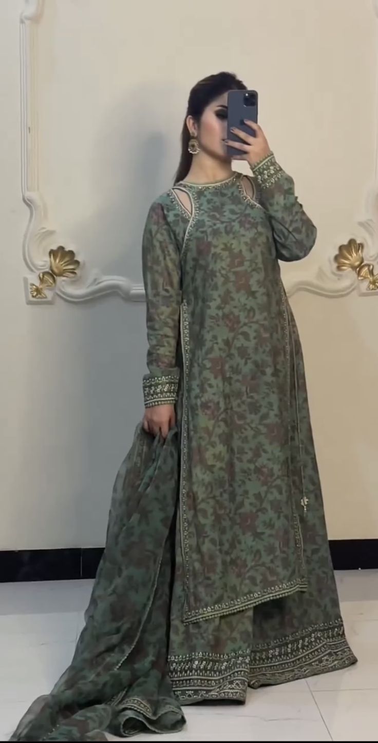 Dress Design Pakistani, Trending Summer Nails, Summer Fashion Dresses Casual, Simple Dress Casual, Kameez Designs, Latest Dress Design, Wedding Mehndi, Pakistani Fancy Dresses, Desi Fashion Casual