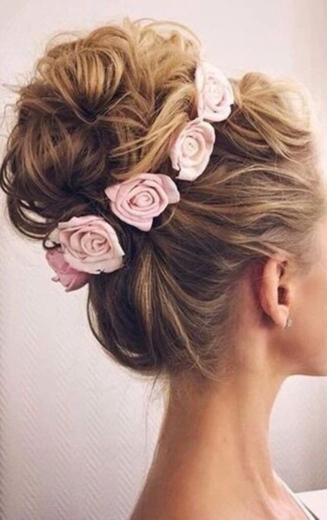 50 Most Creative Ideas To Put Flowers In Your Hair Pouted Com Wedding Hair Inspiration Long Hair Styles Hair Inspiration