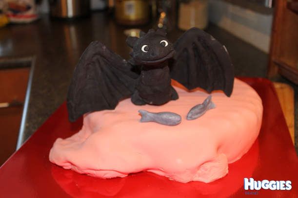 Night Fury (Toothless) Birthday Cake | Yummy cupcakes, Birthday cake ... image.