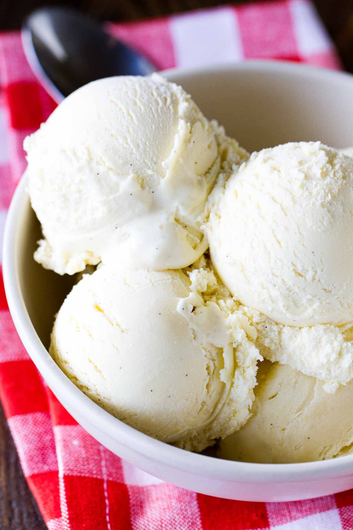 You can’t go wrong with a classic! This Homemade Vanilla Ice Cream ...