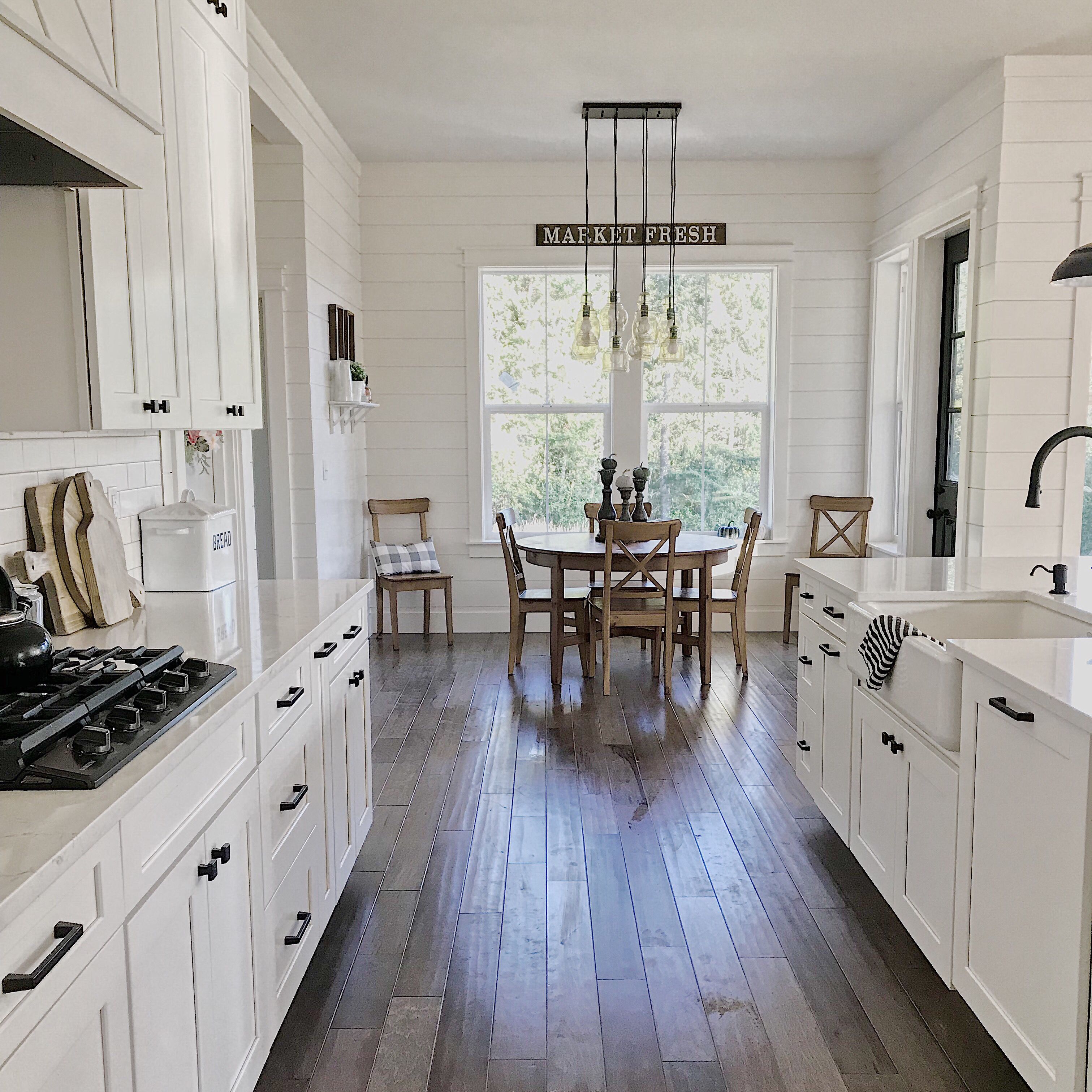 White farmhouse kitchen Dream kitchen white, White shaker kitchen, Home