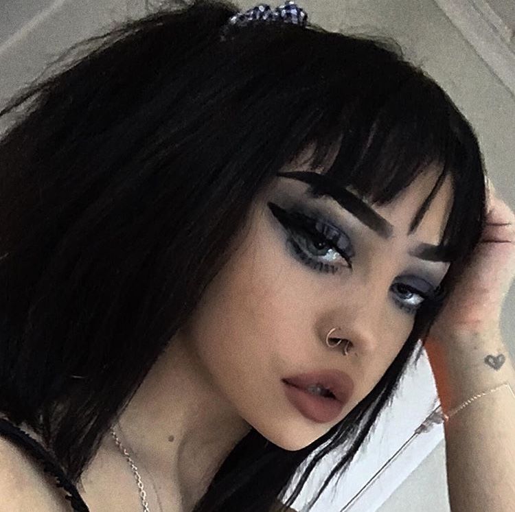 Featured image of post Grunge Egirl Makeup Looks