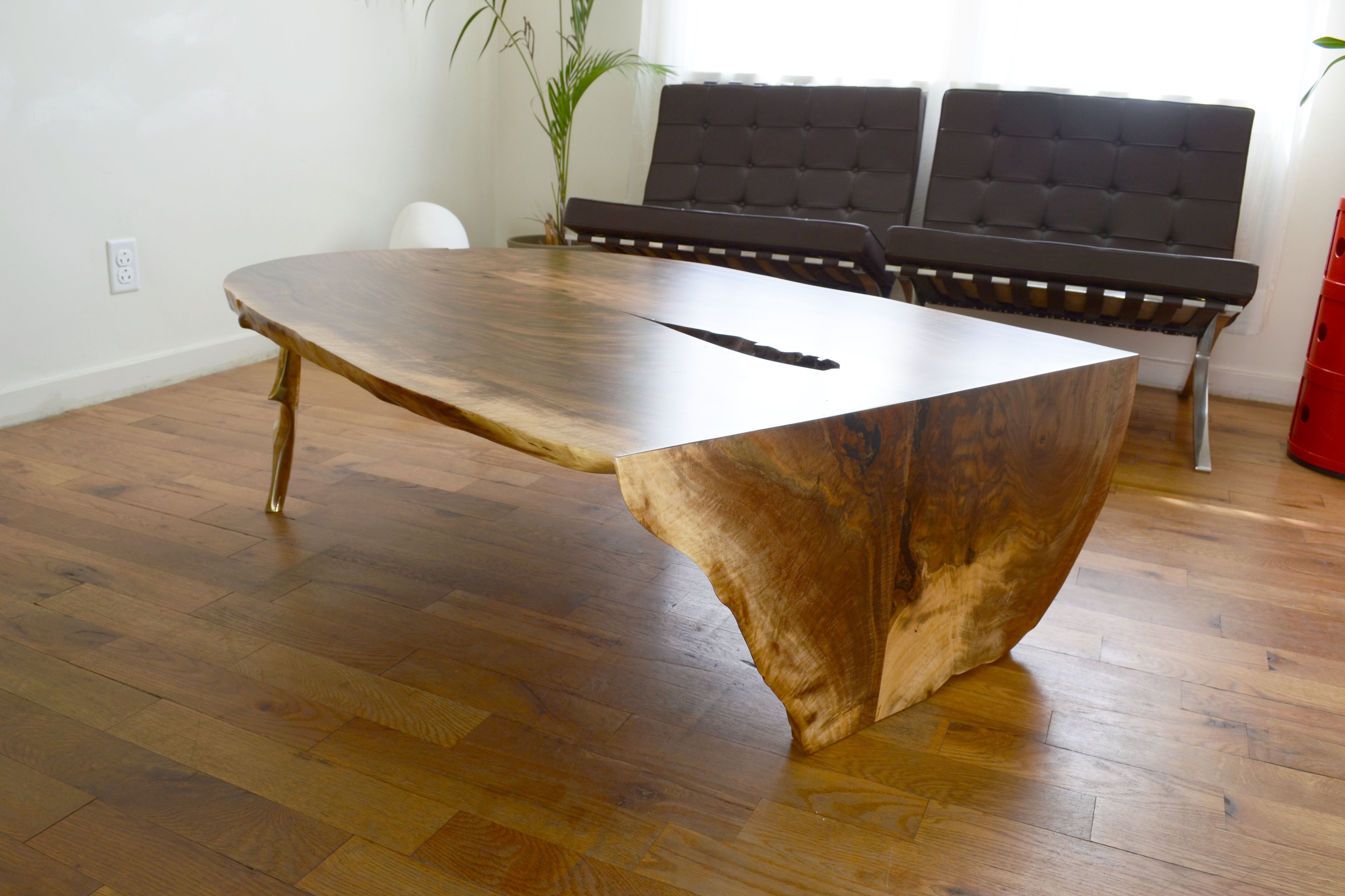 Sequoia Slab Coffee Table / Alaska Cedar Slab Coffee Table Imágenes / Walnut root veneer with