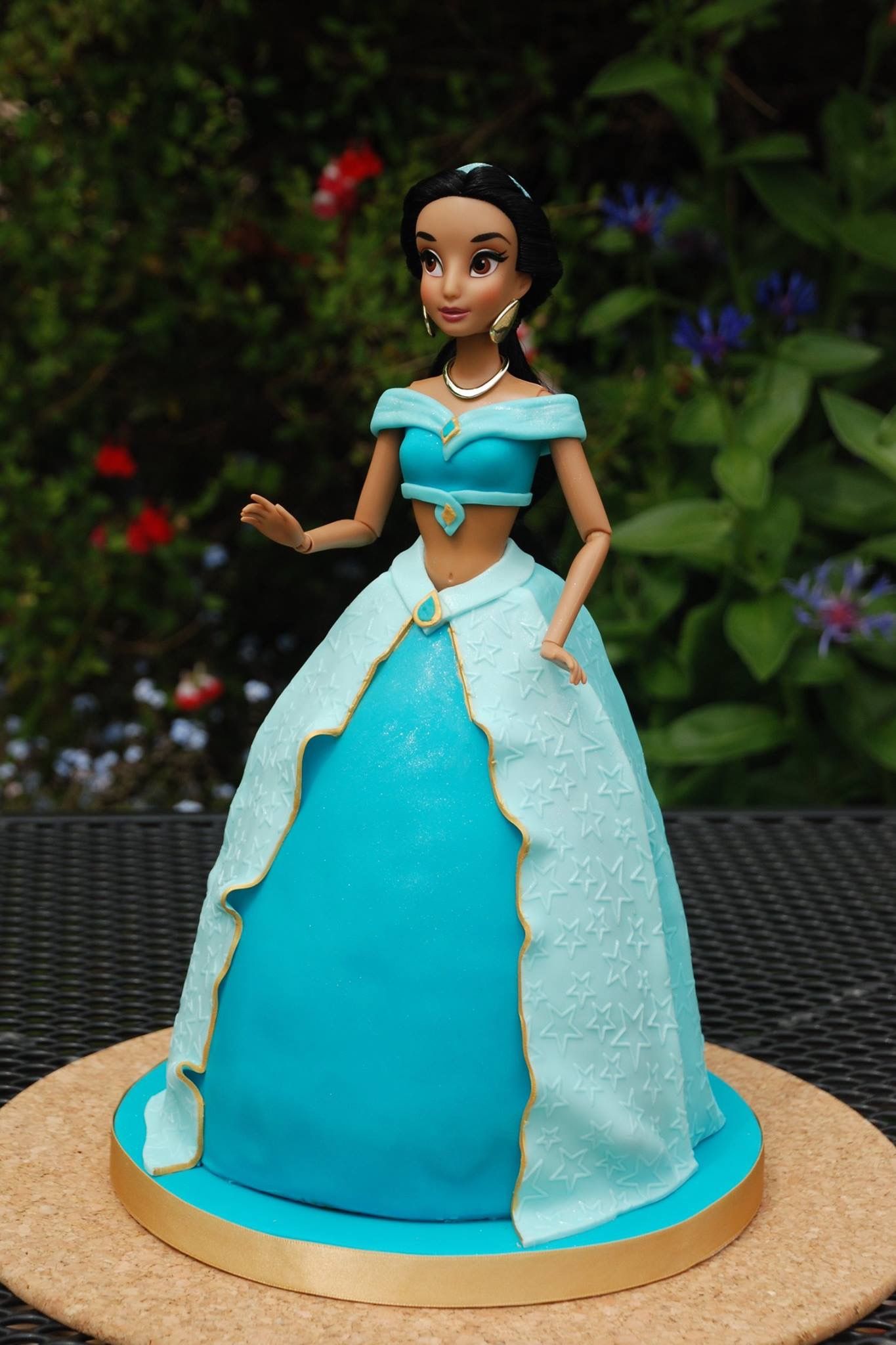 Princess Jasmine doll cake More Jasmine Birthday Cake, Aladdin Birthday ...