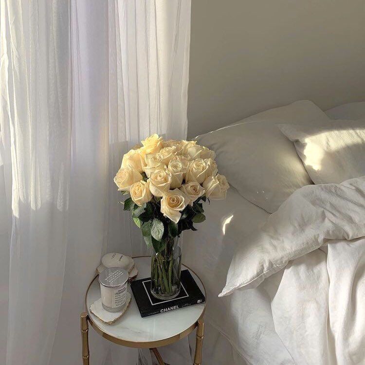 Flowers 🌺 on Twitter | Aesthetic room decor, Aesthetic bedroom, Room ...