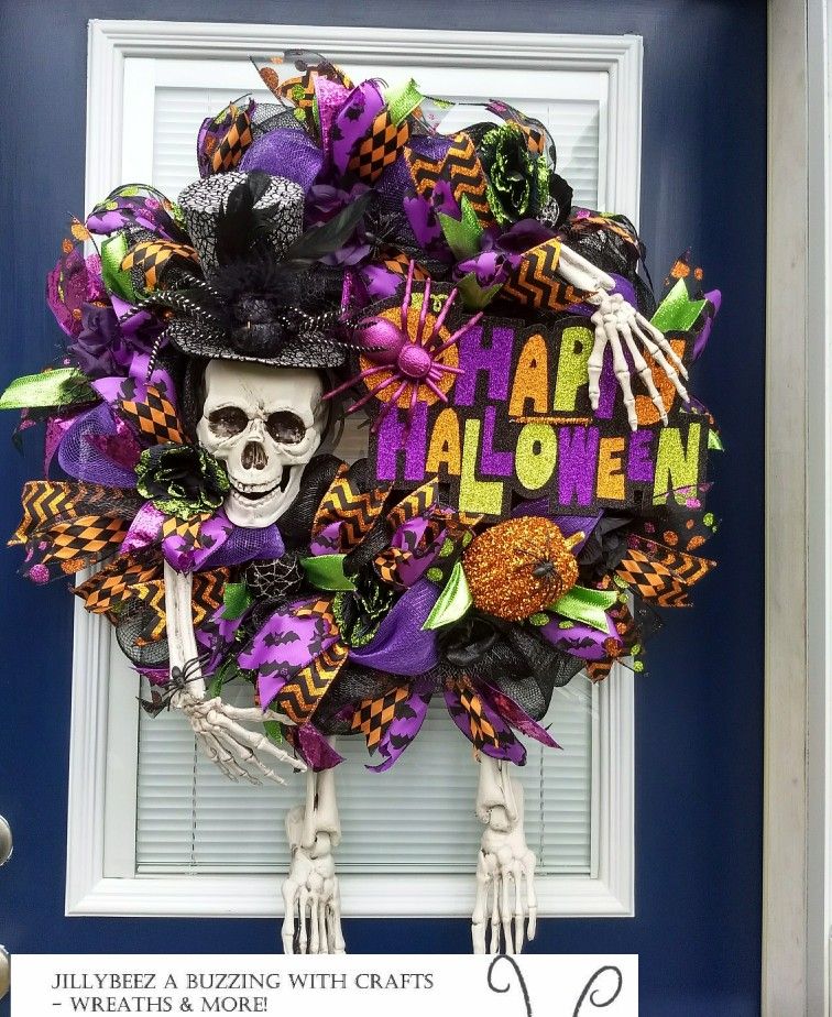 Skeleton deco mesh Halloween wreath | Halloween mesh wreaths, Halloween ...