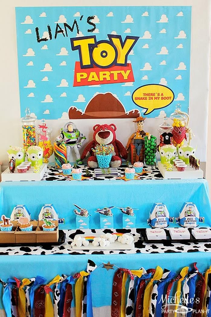 Idea de mesa de dulces cumpleaños Toy Story | Toy story birthday party ...