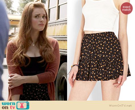 Lydia’s floral skirt on Teen Wolf. Outfit Details: http://wornontv.net ...