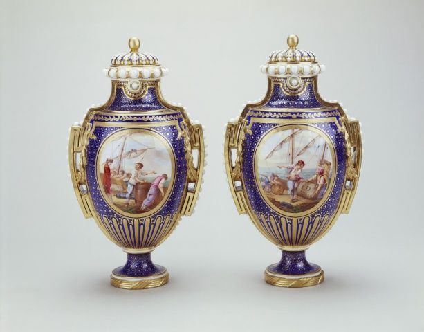 Sèvres porcelain factory Vase à panneaux or vase à perles c. 1765-70 ...