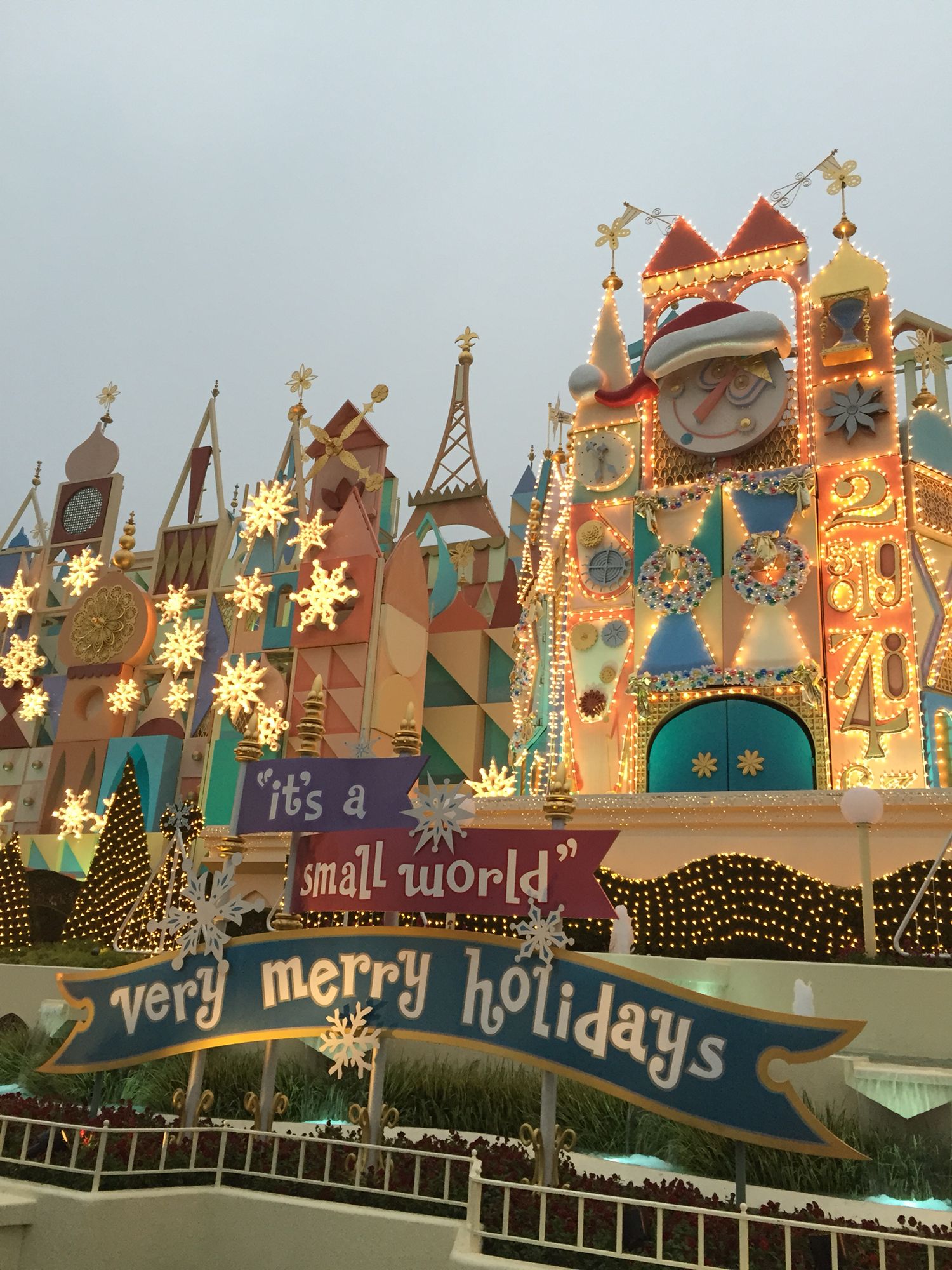 It S A Small World Christmas Ver Tokyo Disneyland Disneyland Small World