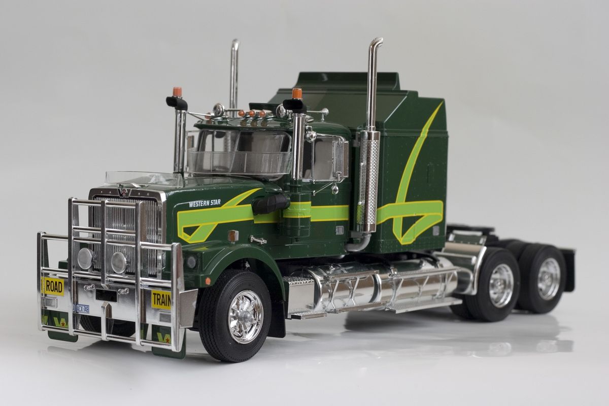 Italeri Australian Truck 1/24th Scale Plastic Model Kit | Plastic model ...