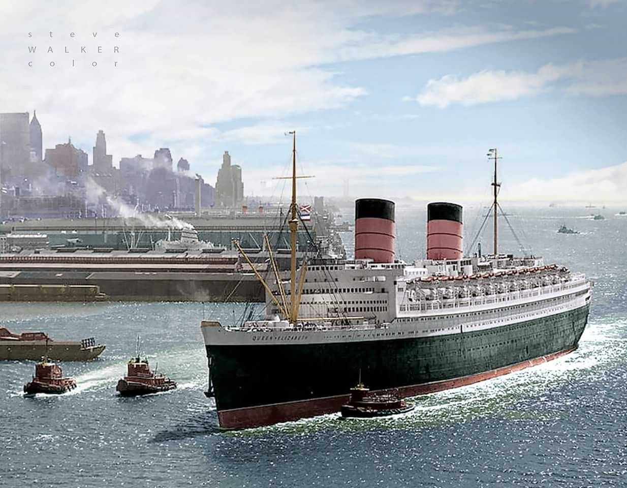 RMS Queen Elizabeth, Cunard White Star Line, at New York. At the time ...