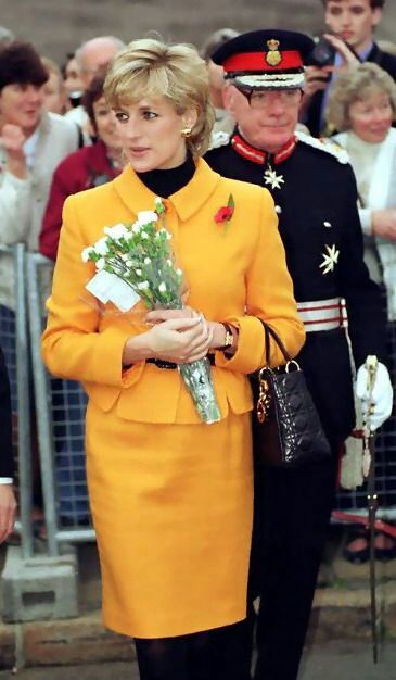 Princess Diana at the Liverpool Women's Hospital/maternity Department ...