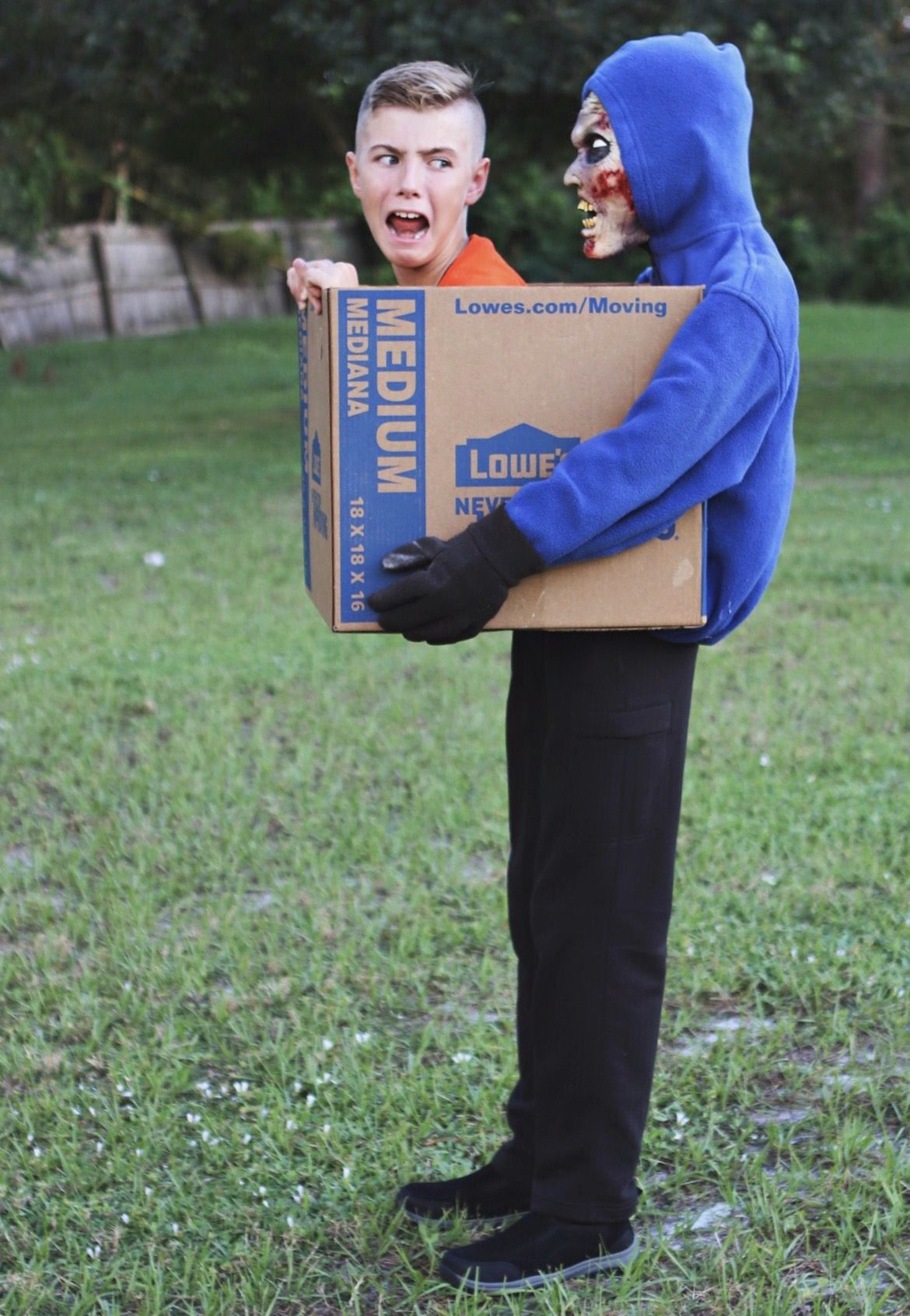 Optical illusion. Man carrying boy in a box. | Funny halloween costumes ...