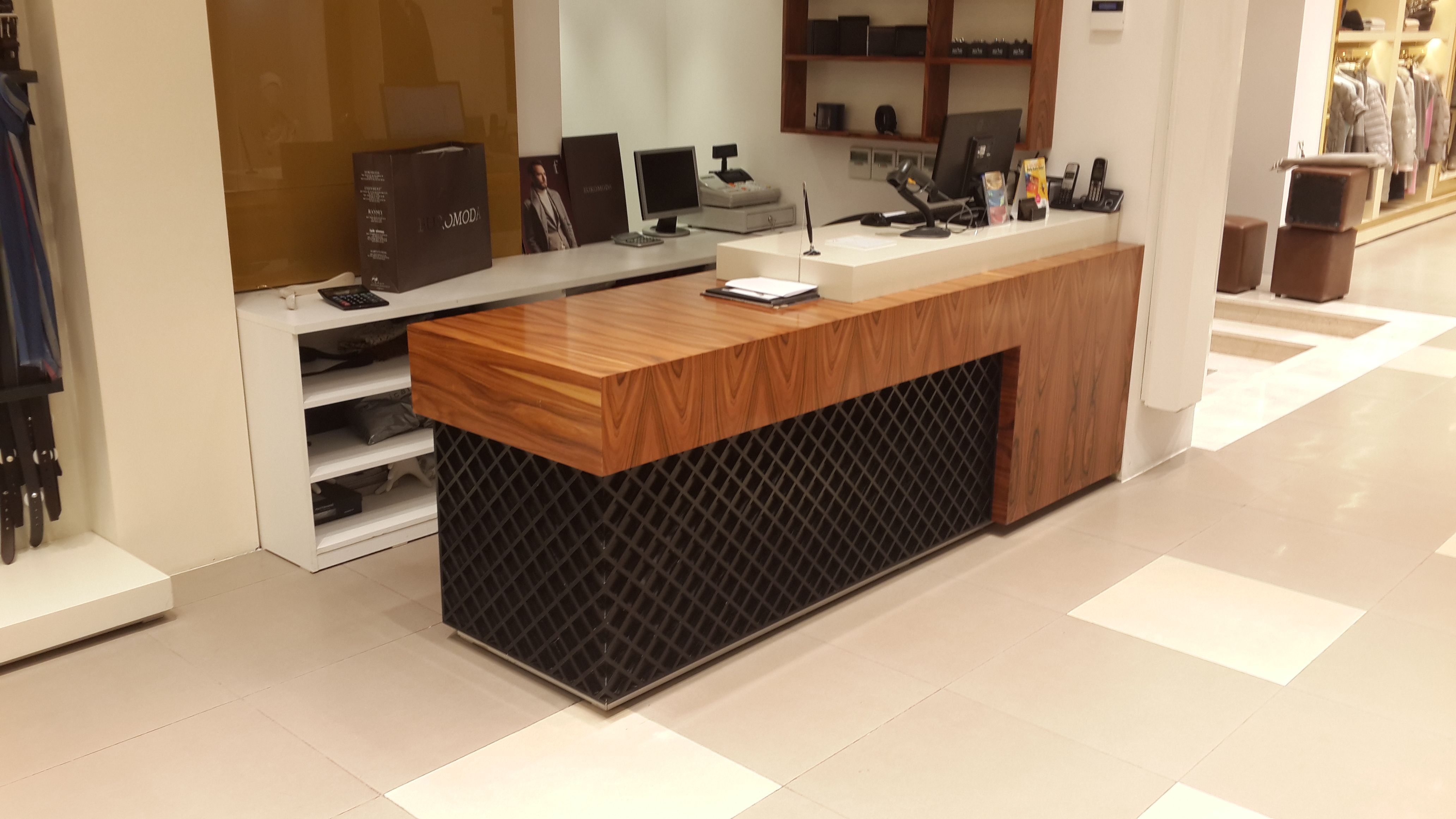 Showroom Cash Counter Design