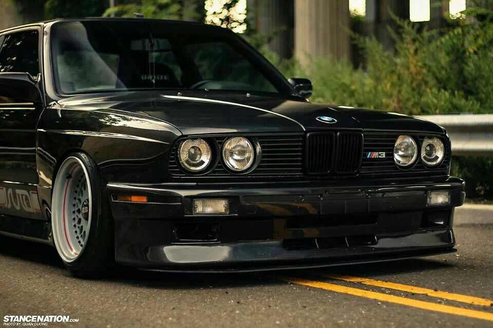 BMW E30 M3 black deep dish slammed | Projekte