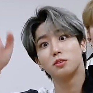 Han jisung silver hair | Caras de memes, Novios, Querer querernos