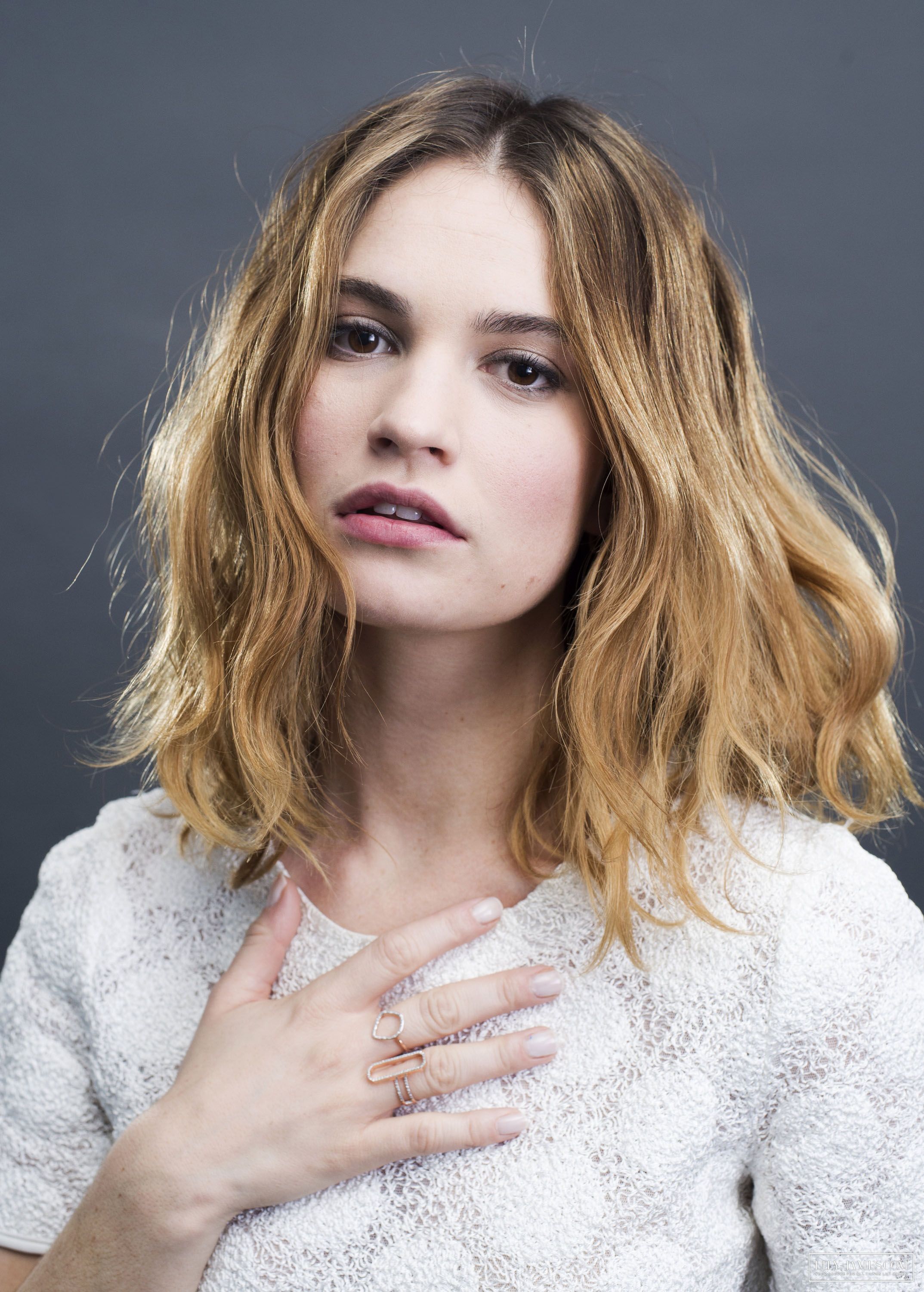 Pin de emily em lily james | Cabelo, Atrizes, Fotos de atrizes