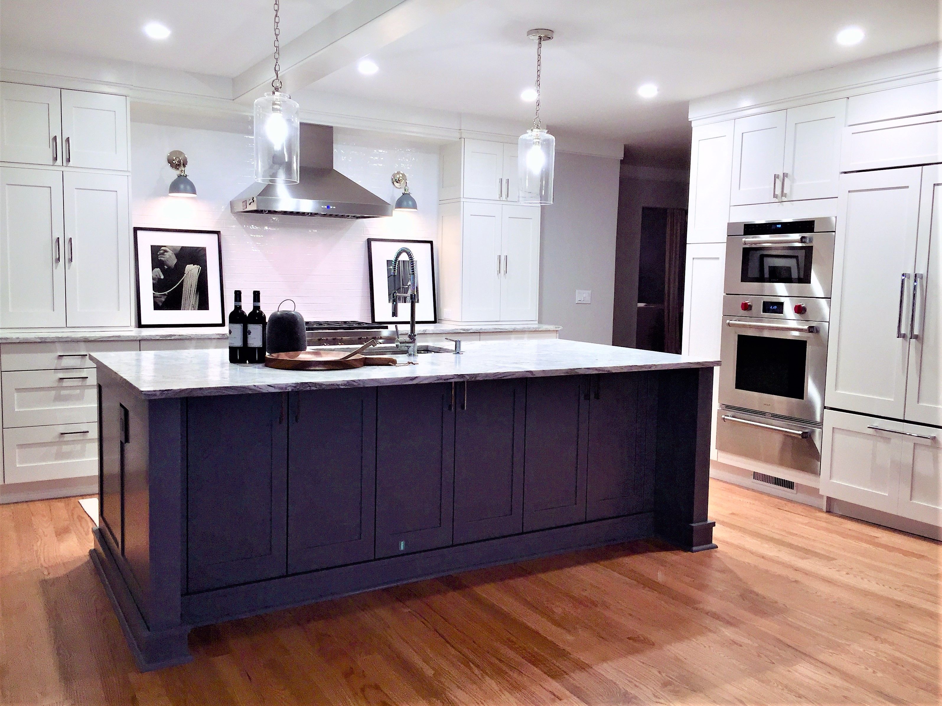 Glam Kitchen This kitchen island is a star for entertaining. An open