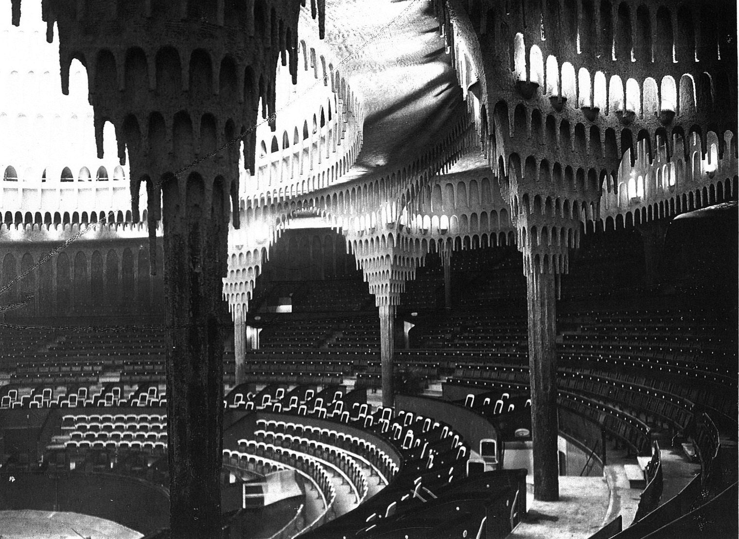 Hans Poelzig - Grosses Schauspielhaus Architecture Antique, Brutalist ...