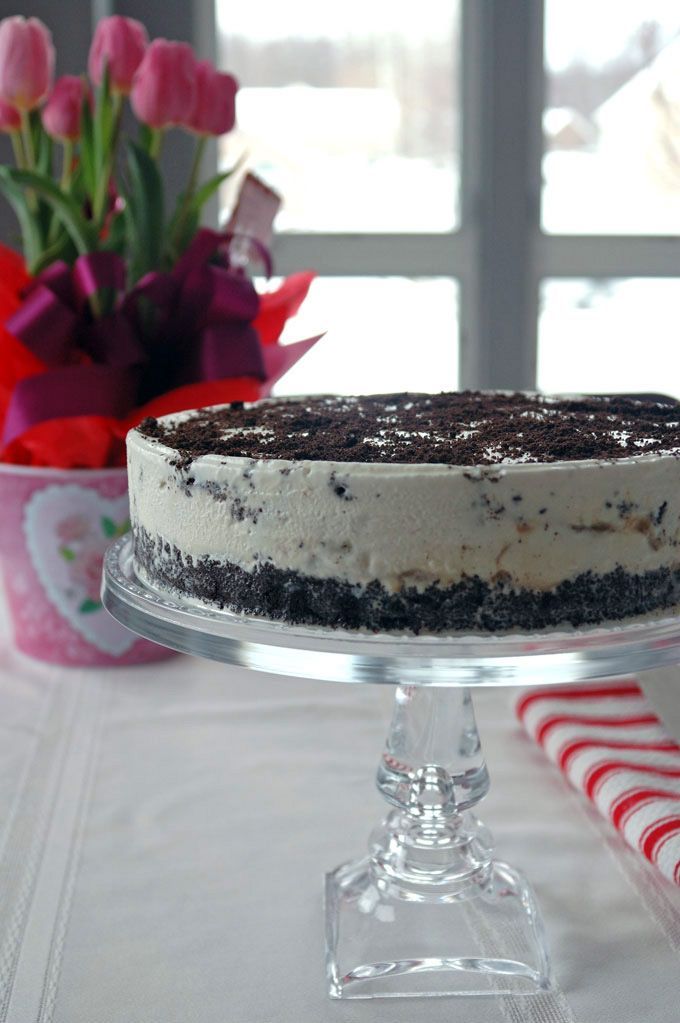 Vanilla-Caramel Ice Cream Cake with Oreo Crust | A family favorite with ...