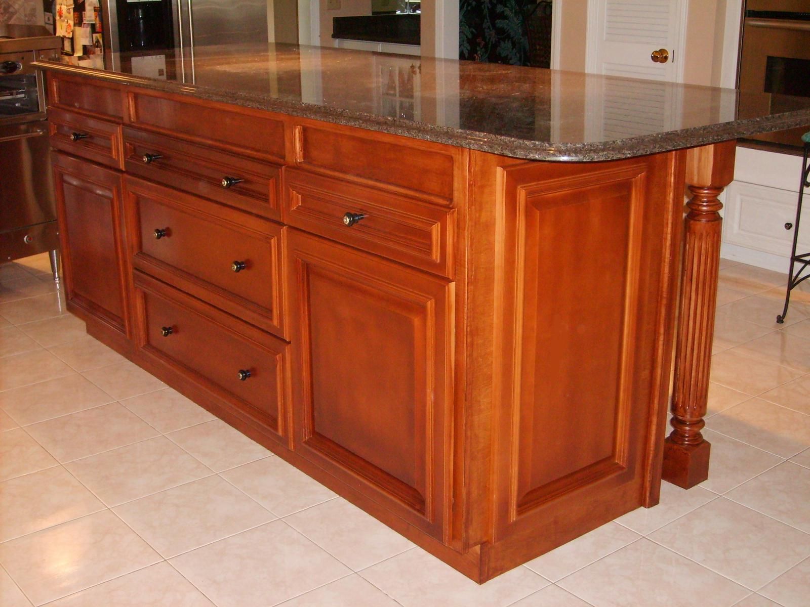 Custom Maple Kitchen Island Maple kitchen, Custom kitchen island