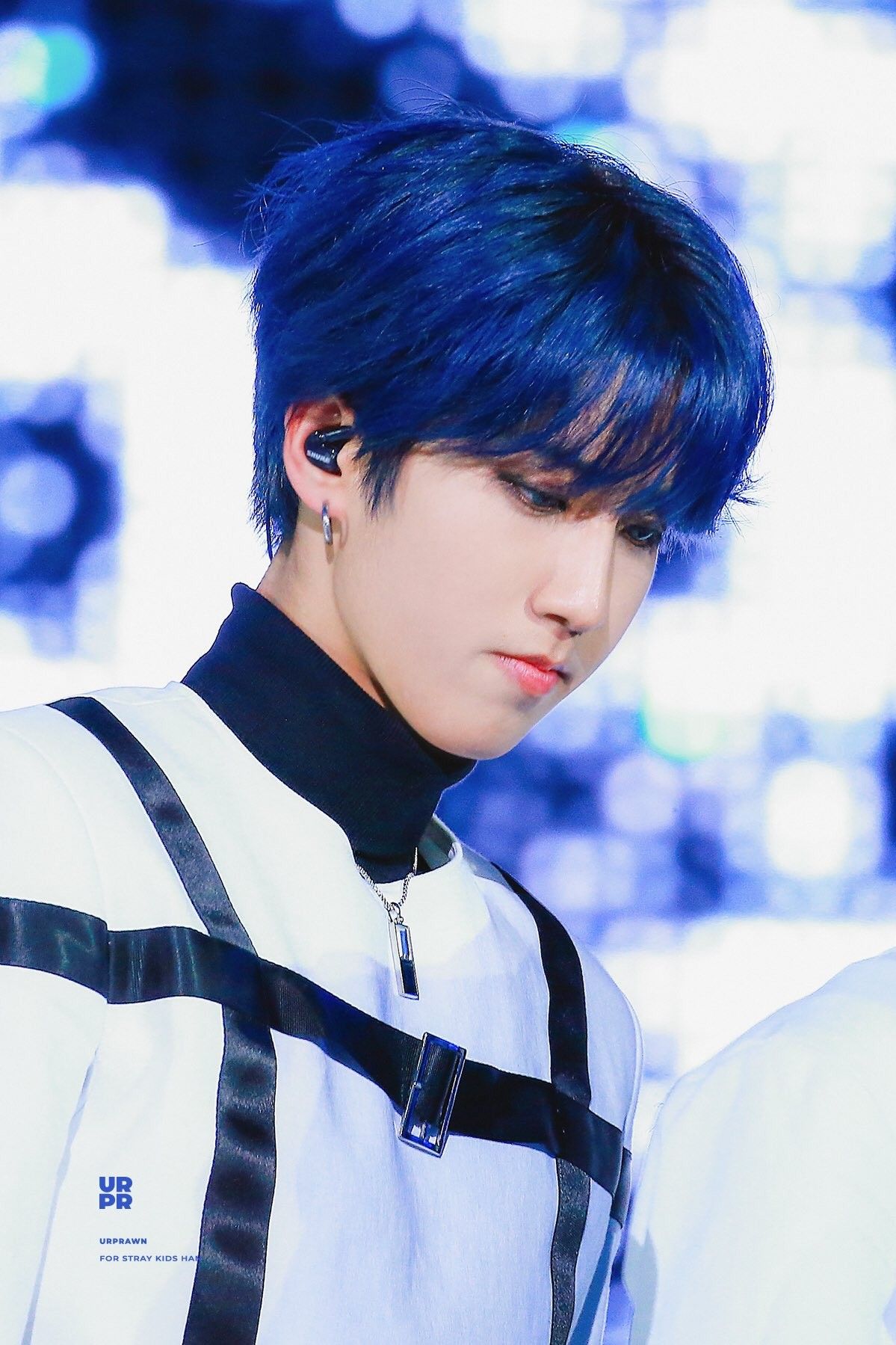 Pin by 🐰🍑 on Han Jisung | Jisung blue hair, Stray kids han, Han blue hair