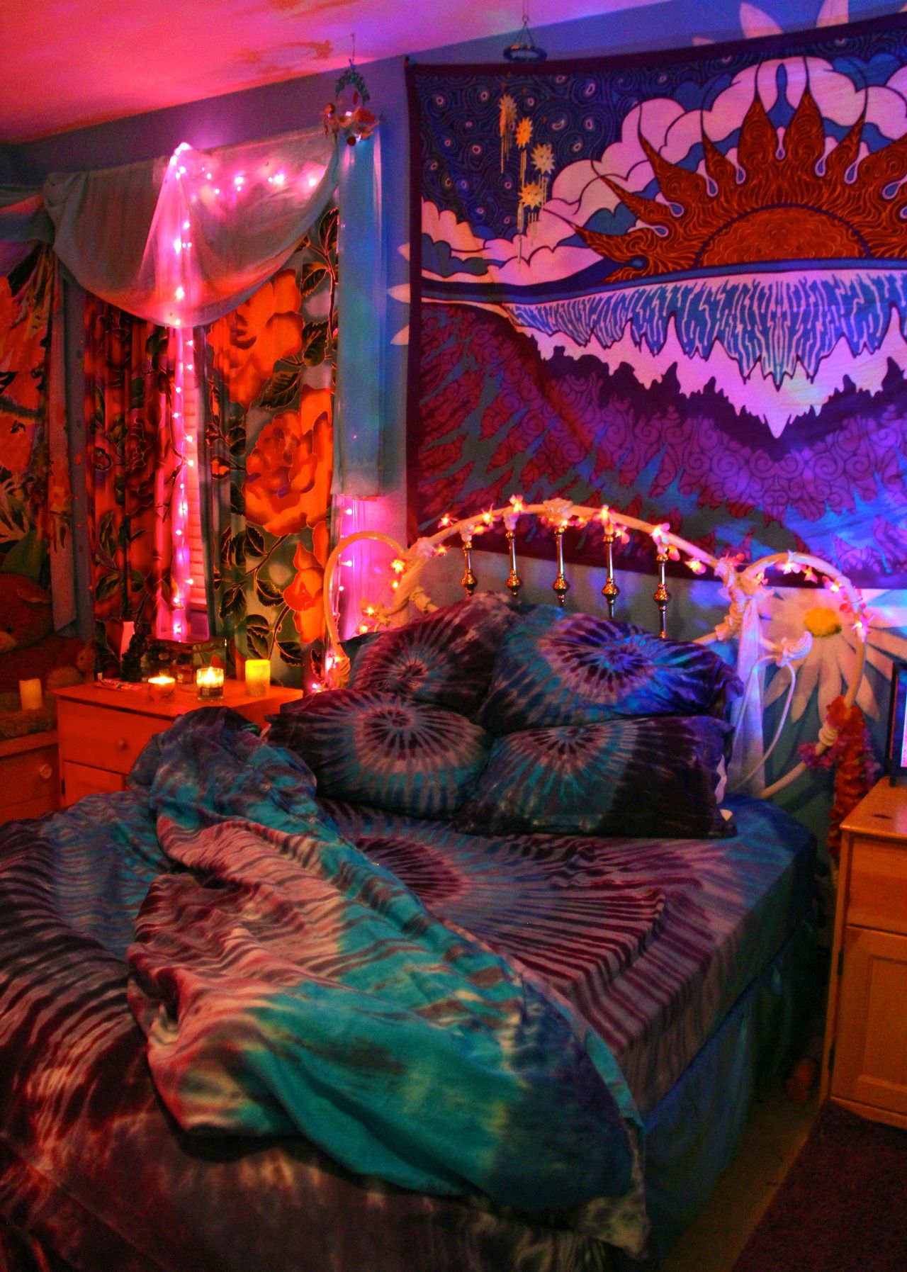 like the Sleeping Room of a Hippie ☾ Hippie room decor bohemian, Boho