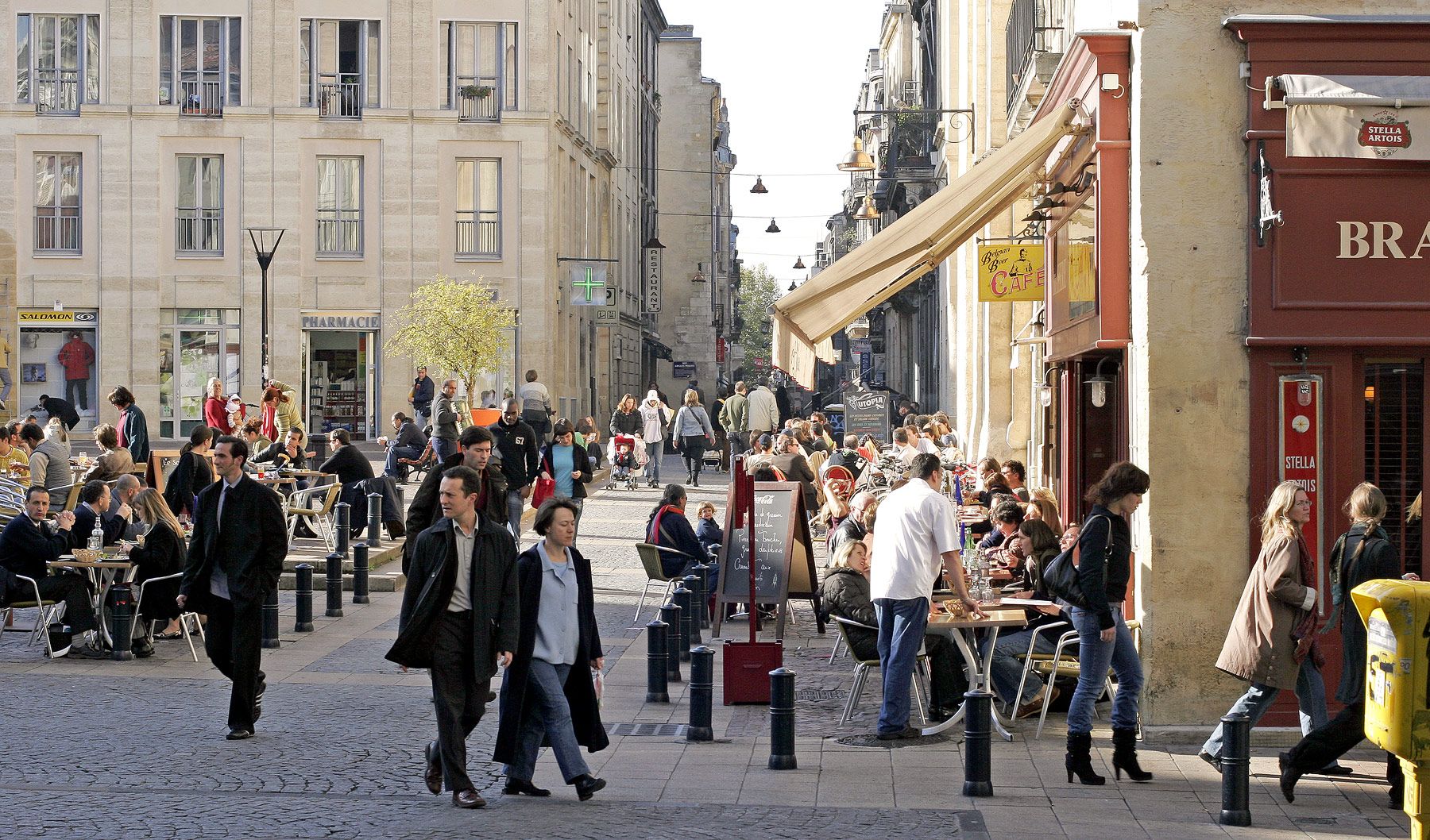 Bordeaux, Place Camille Julian - Rayons de soleil en janvier