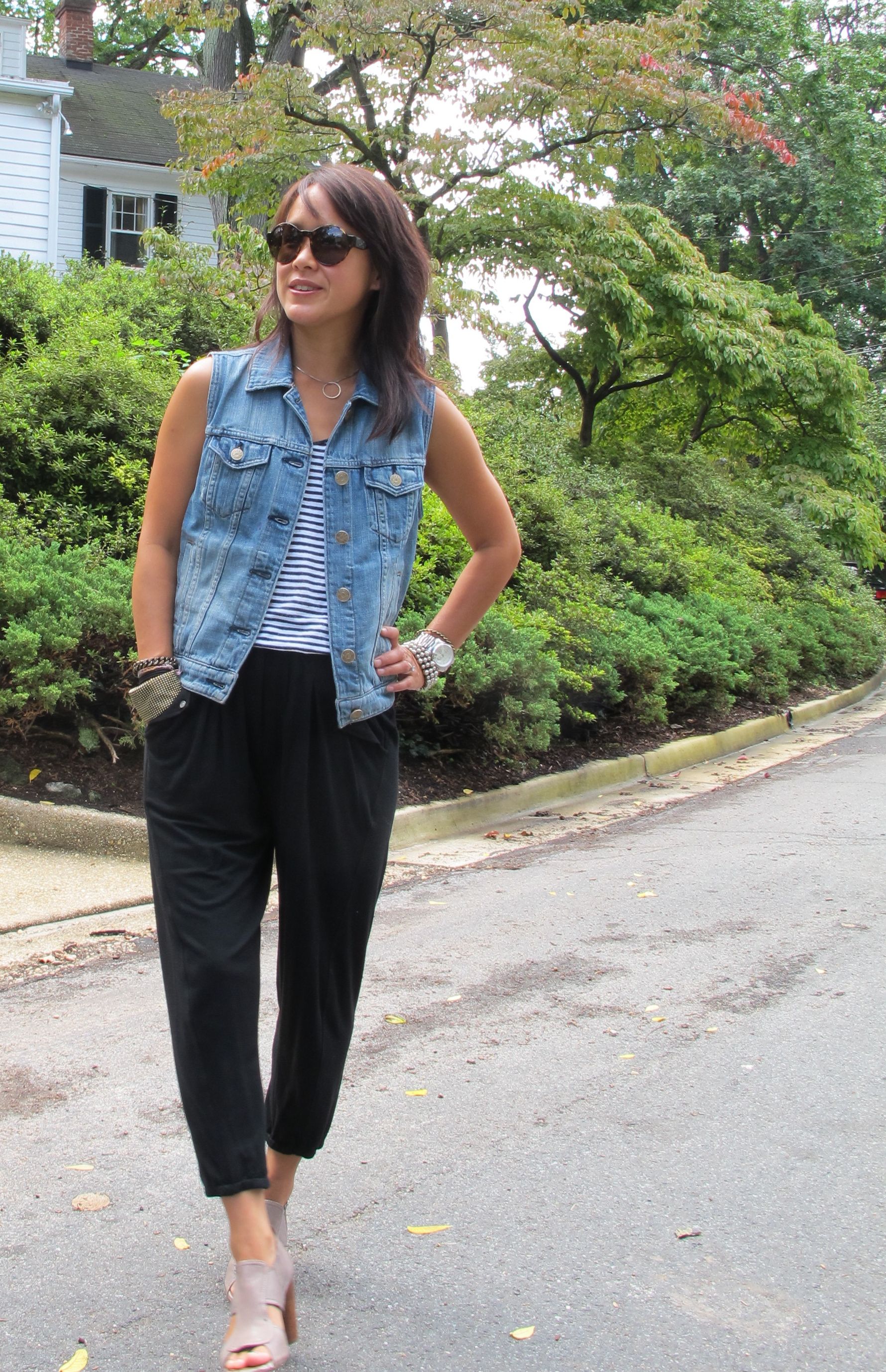 A simple style using your own denim vest