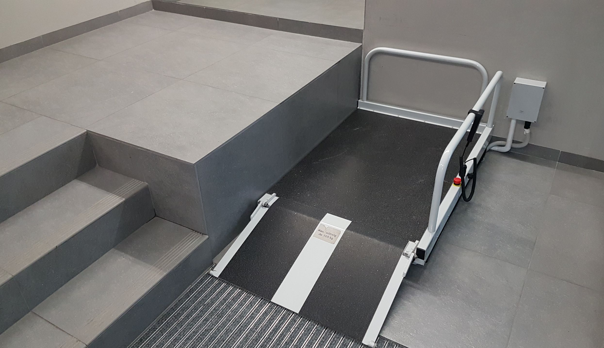 Portable Manual Wheelchair Lift