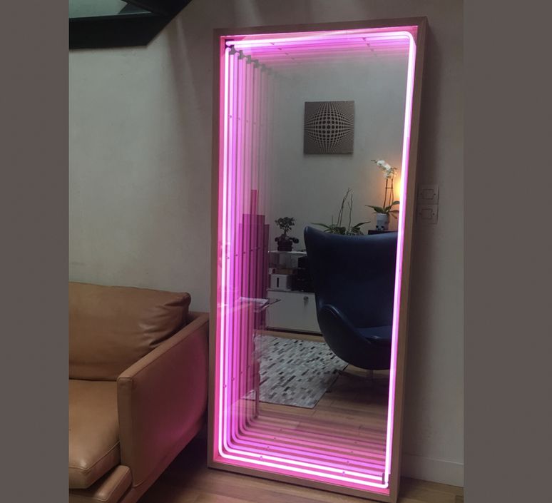 Mobilier lumineux, MIROIR MAXI, bois acajou néon rose, L80cm, H180cm ...