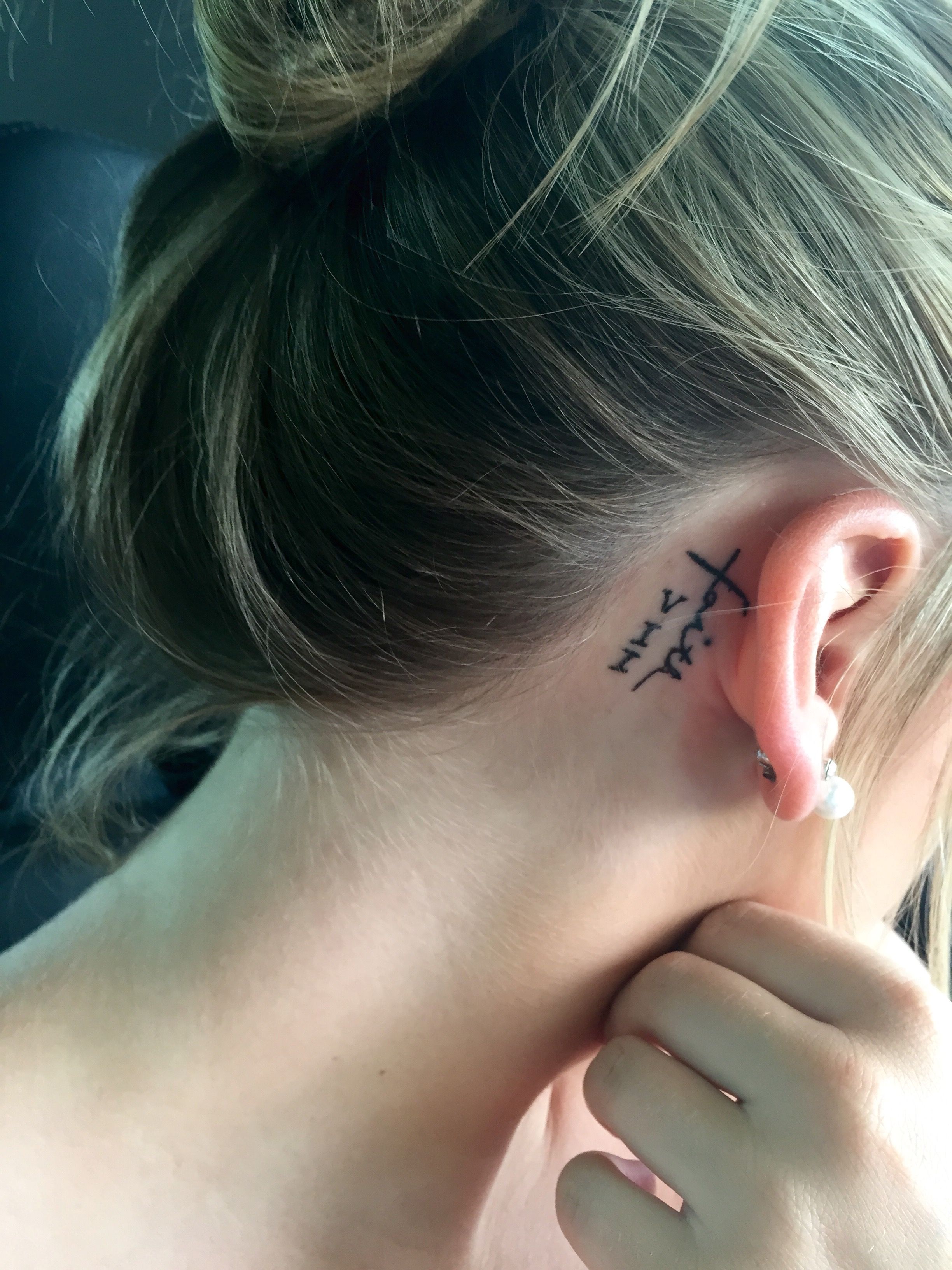 30 small meaningful behind the ear tattoos for men and women  Legitng