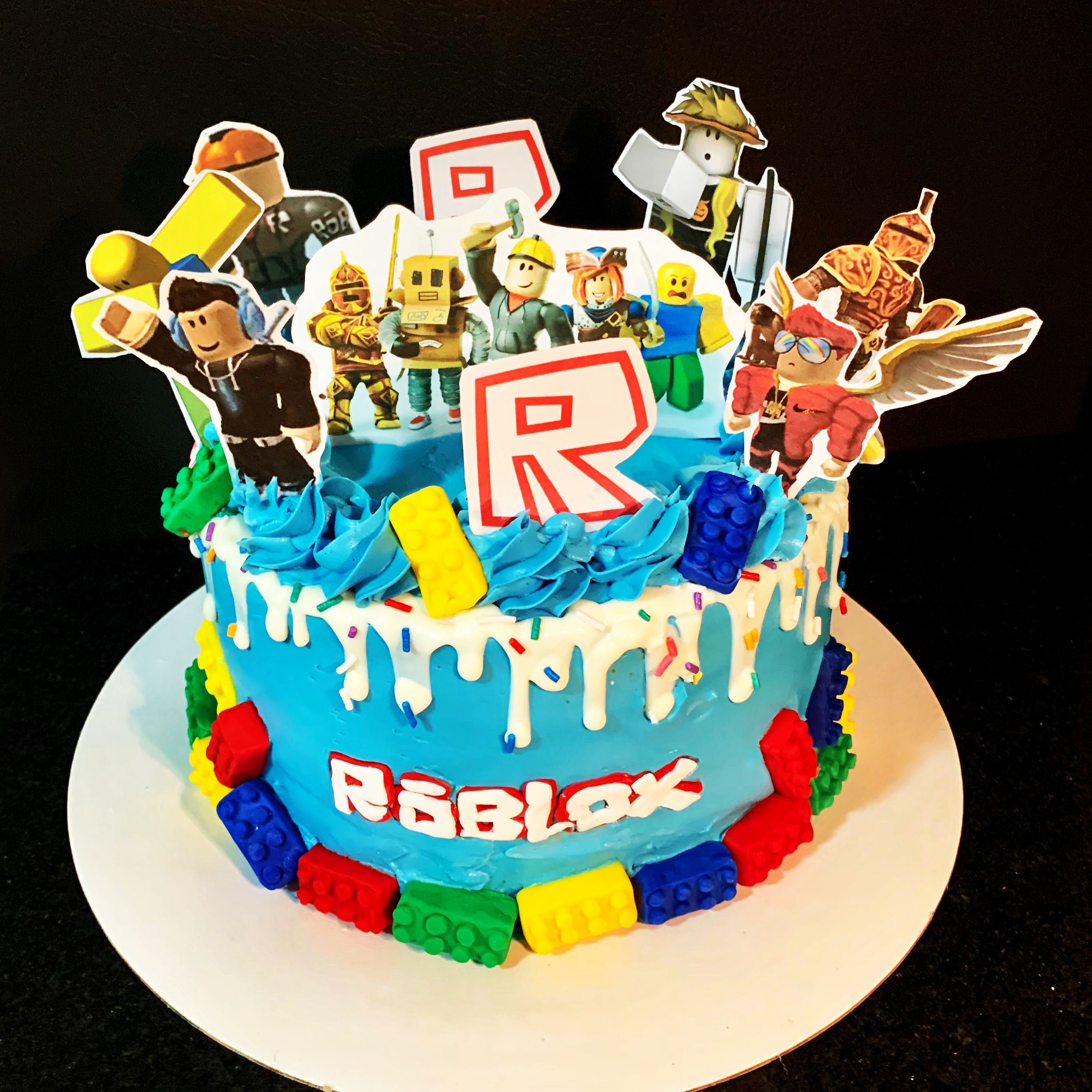 Roblox Cake фото в формате jpeg, много фотографий в хорошем hd качестве